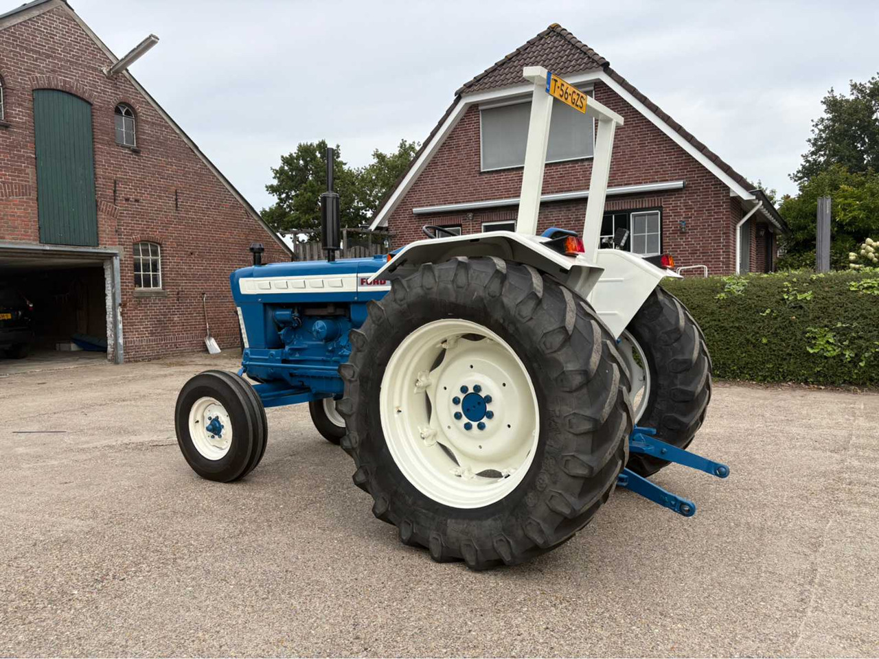 Ford 5000 - Kistraktor: 4 kép. Ford 5000 - Kistraktor: 4 kép.