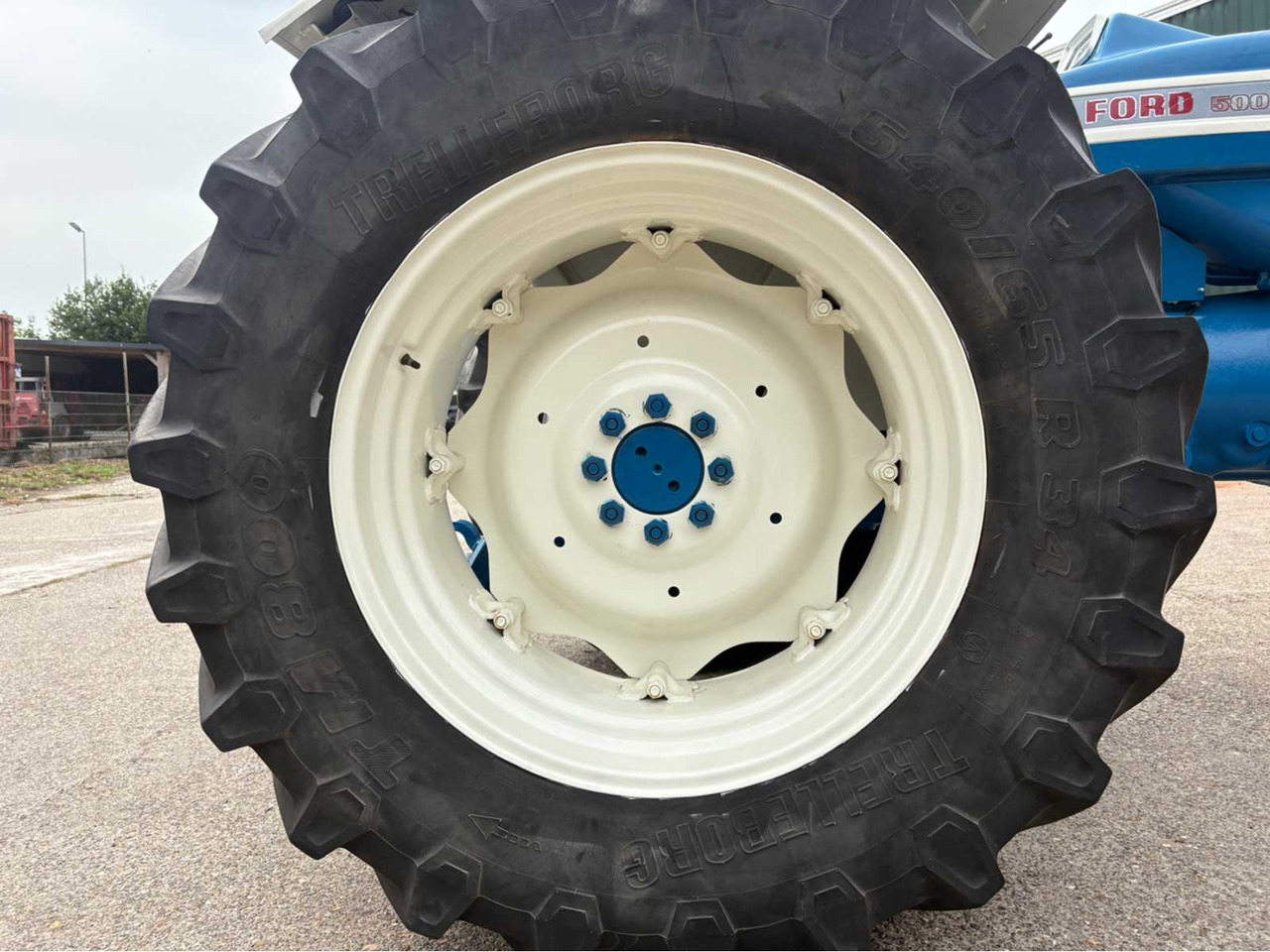 Kistraktor Ford 5000: 41 kép.