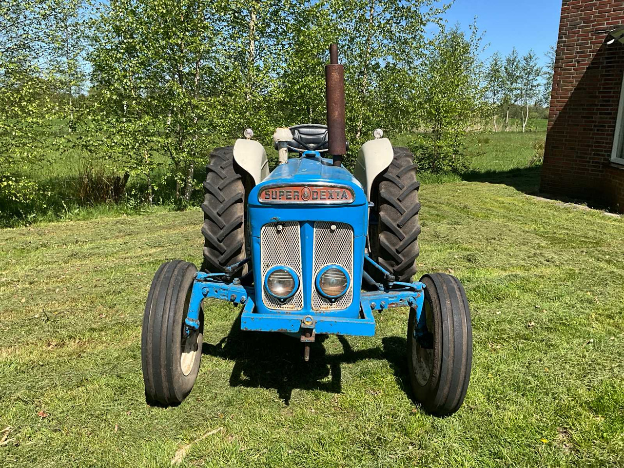Ford Super Dexta - Traktor: 3 kép. Ford Super Dexta - Traktor: 3 kép.
