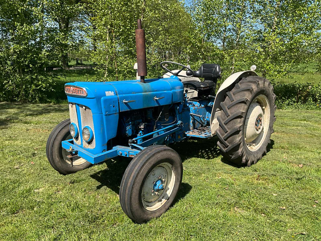 Ford Super Dexta - Traktor: 2 kép. Ford Super Dexta - Traktor: 2 kép.