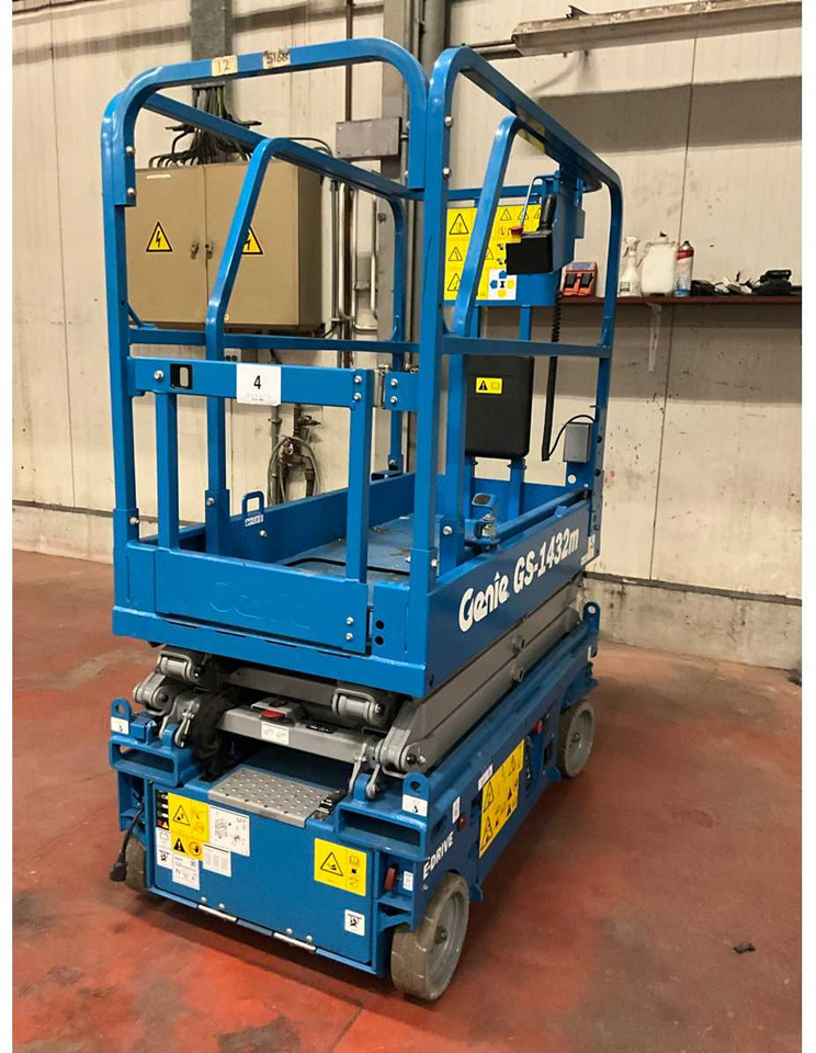 GENIE GD-1432M AERIAL PLATFORM - Emelő: 3 kép. GENIE GD-1432M AERIAL PLATFORM - Emelő: 3 kép.