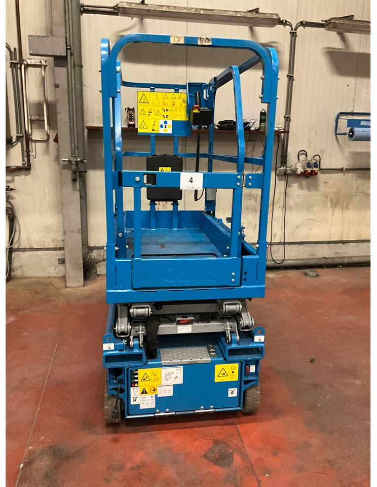 GENIE GD-1432M AERIAL PLATFORM - Emelő: 2 kép. GENIE GD-1432M AERIAL PLATFORM - Emelő: 2 kép.