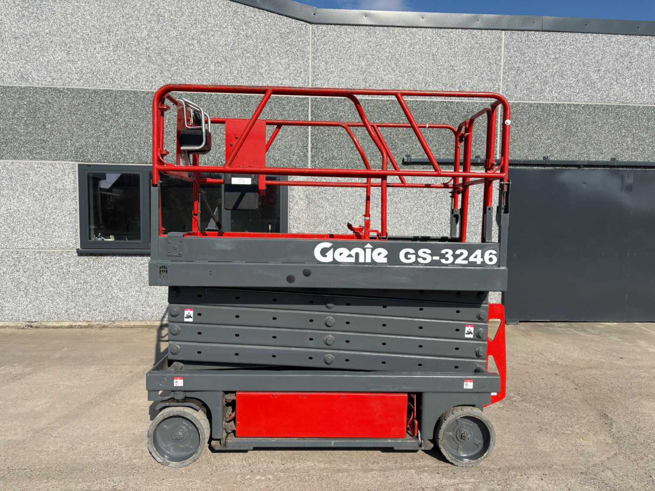 Genie GS-3246 - Emelő: 2 kép. Genie GS-3246 - Emelő: 2 kép.