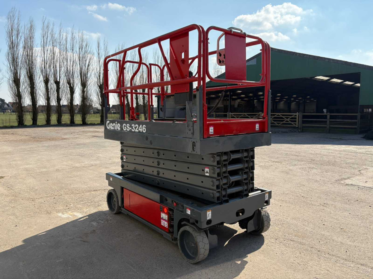 Genie GS-3246 - Emelő: 4 kép. Genie GS-3246 - Emelő: 4 kép.