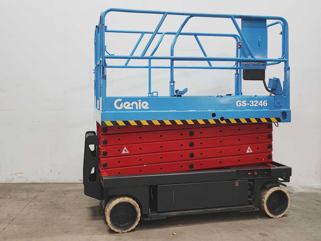 Genie GS-3246 - Emelő: 3 kép. Genie GS-3246 - Emelő: 3 kép.
