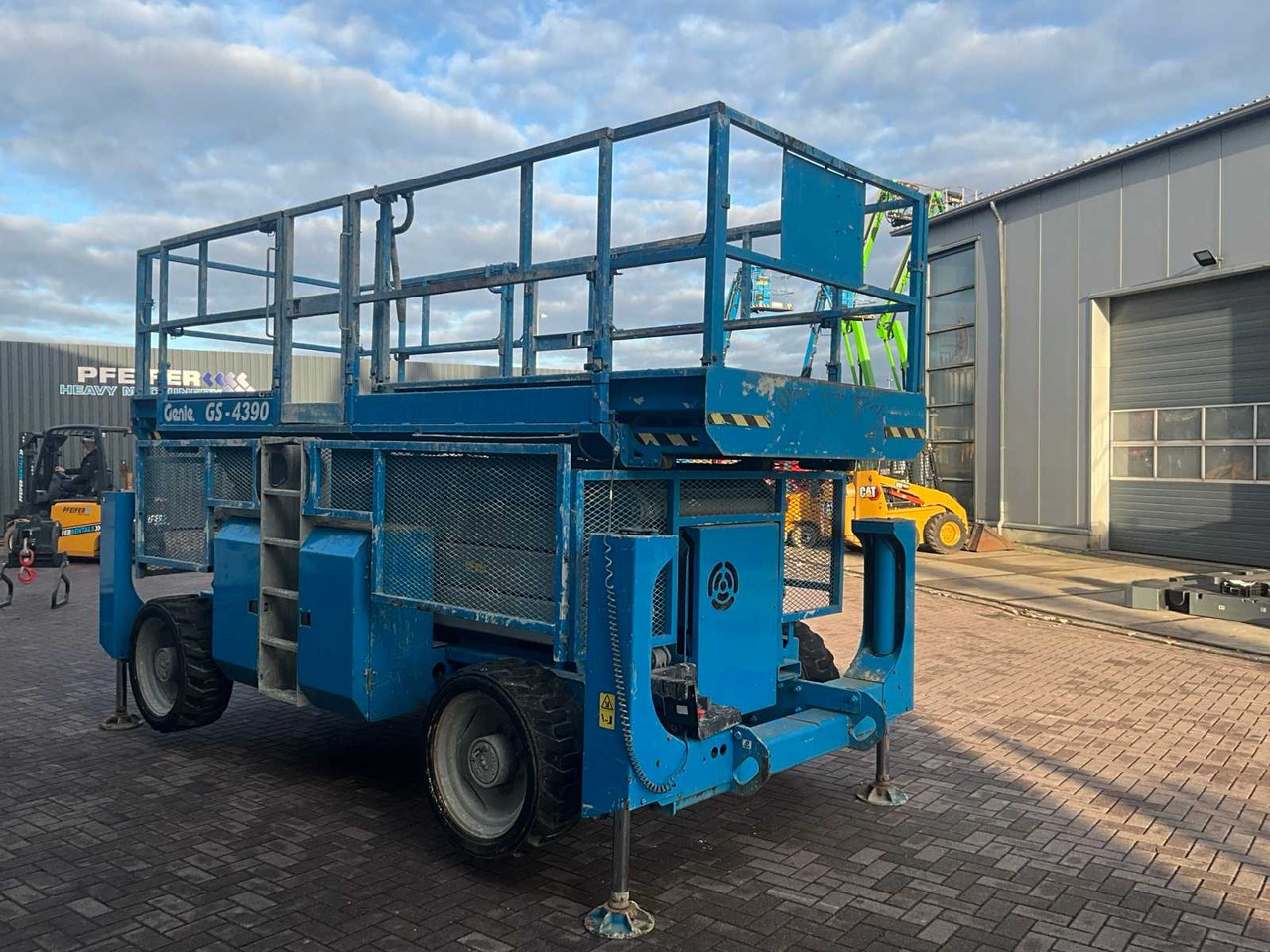 Genie GS-4390 - Emelő: 3 kép. Genie GS-4390 - Emelő: 3 kép.