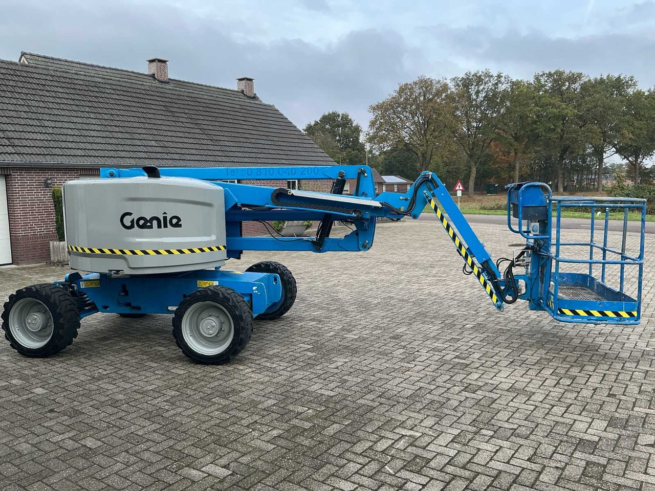 Genie Z-45/25J - Emelő: 3 kép. Genie Z-45/25J - Emelő: 3 kép.
