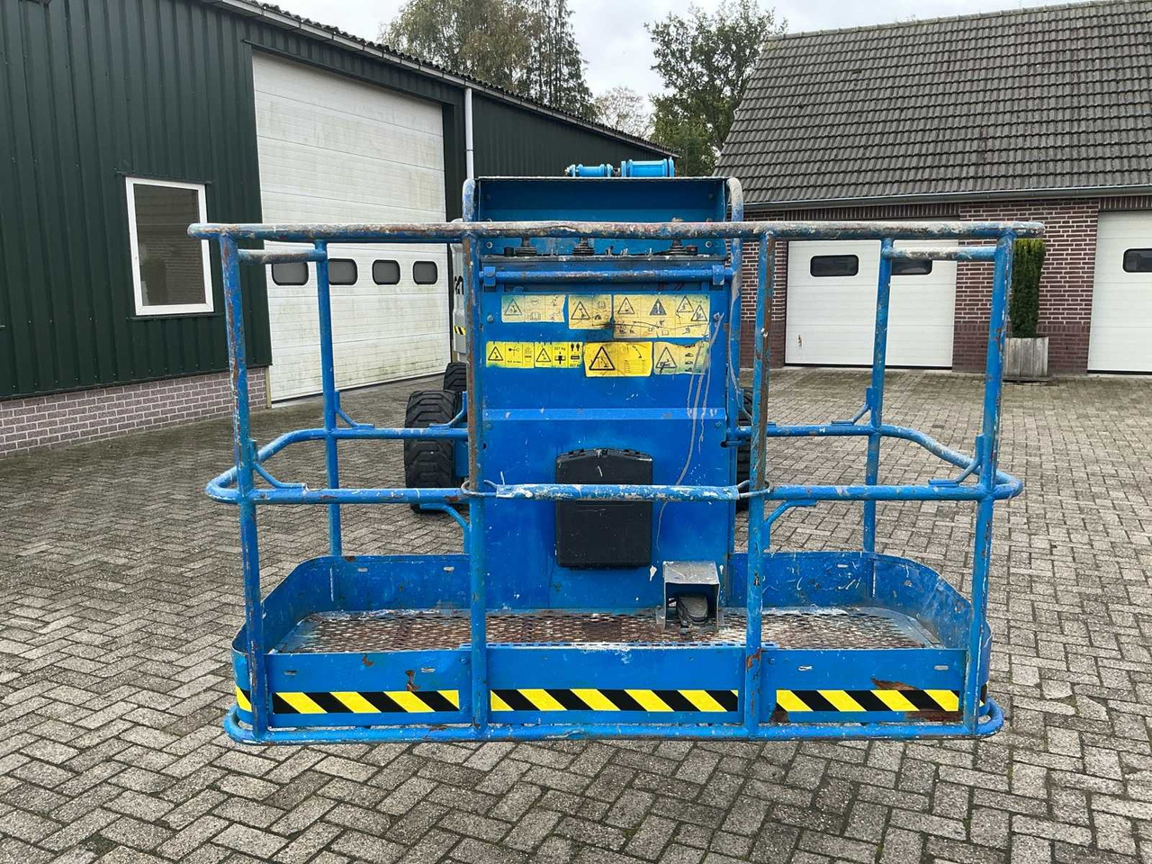Genie Z-45/25J - Emelő: 2 kép. Genie Z-45/25J - Emelő: 2 kép.