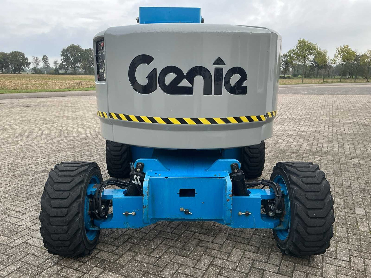 Genie Z-45/25J - Emelő: 4 kép. Genie Z-45/25J - Emelő: 4 kép.