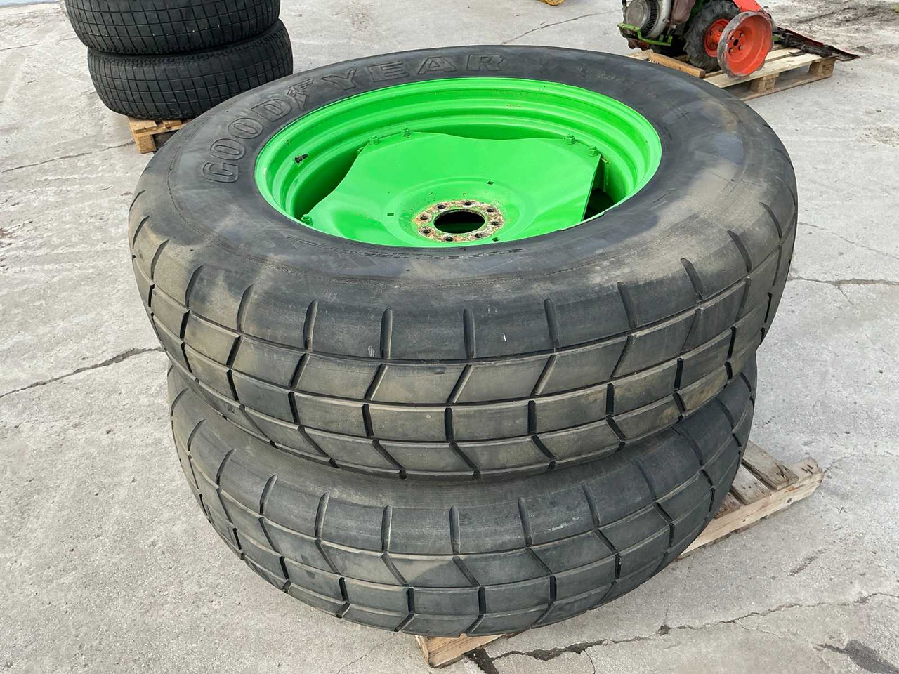 Good Year Super Traction Radial - Gumiabroncsok és felnik - Traktor: 4 kép. Good Year Super Traction Radial - Gumiabroncsok és felnik - Traktor: 4 kép.