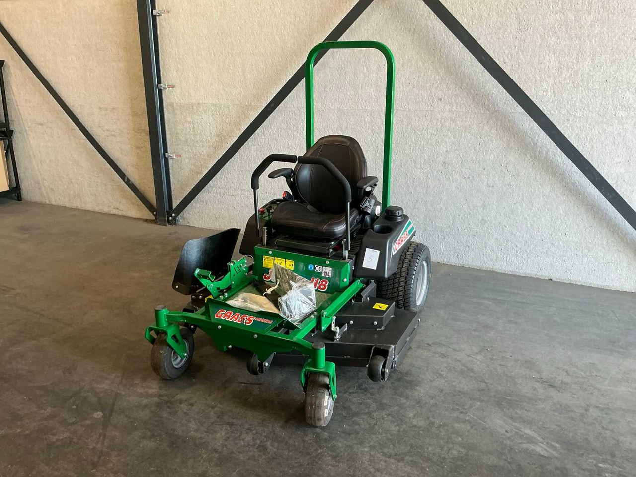 Grassmowers JRZ1 48 - Kerti fűkasza: 1 kép. Grassmowers JRZ1 48 - Kerti fűkasza: 1 kép.