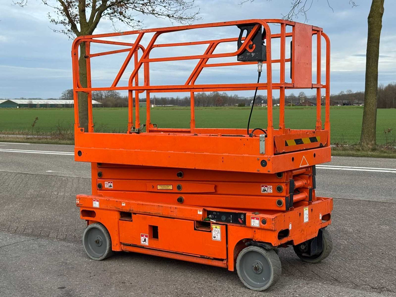 HAULOTTE - 2007 - COMPACT 10 - AERIAL PLATFORM - Emelő: 3 kép. HAULOTTE - 2007 - COMPACT 10 - AERIAL PLATFORM - Emelő: 3 kép.