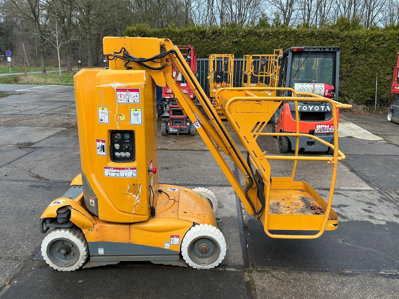 HAULOTTE - STAR 10-1 - AERIAL PLATFORM - 2006 - Emelő: 2 kép. HAULOTTE - STAR 10-1 - AERIAL PLATFORM - 2006 - Emelő: 2 kép.