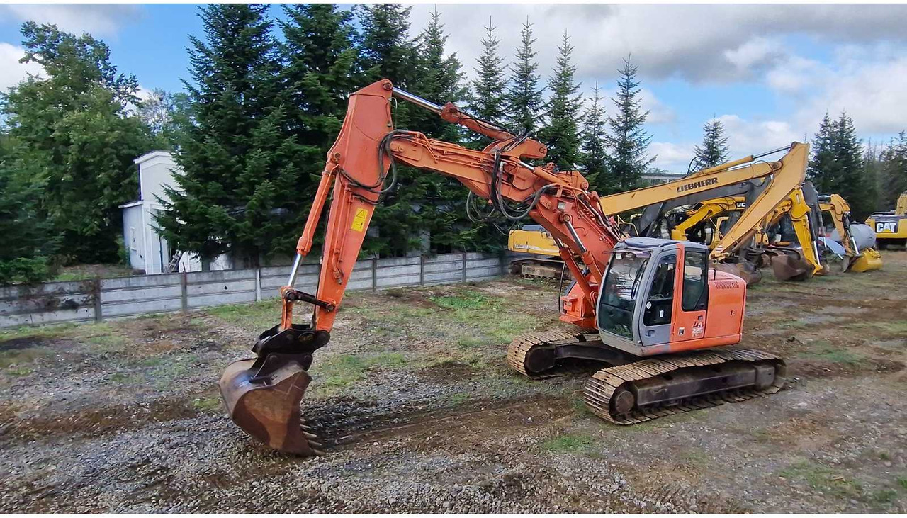 HITACHI ZX225USLC - Lánctalpas kotró: 1 kép. HITACHI ZX225USLC - Lánctalpas kotró: 1 kép.