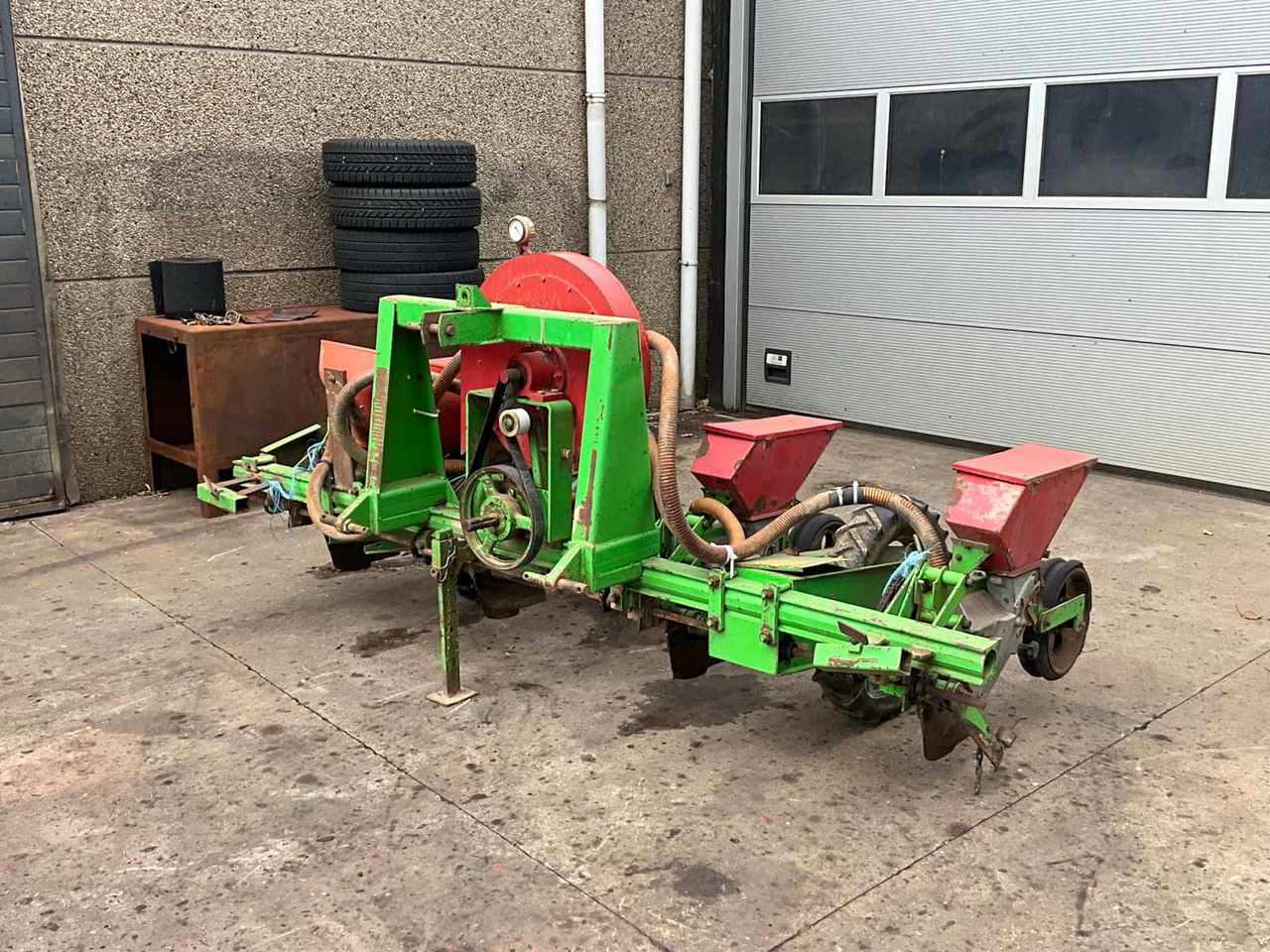 Hassia Corn Planting Machine - Vetőgép: 1 kép. Hassia Corn Planting Machine - Vetőgép: 1 kép.