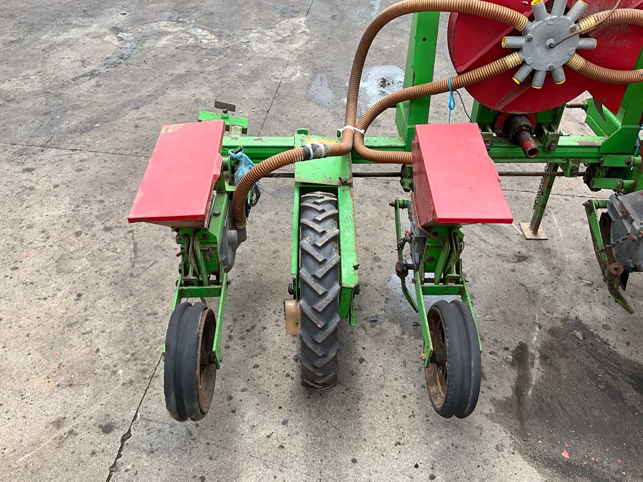 Hassia Corn Planting Machine - Vetőgép: 5 kép. Hassia Corn Planting Machine - Vetőgép: 5 kép.