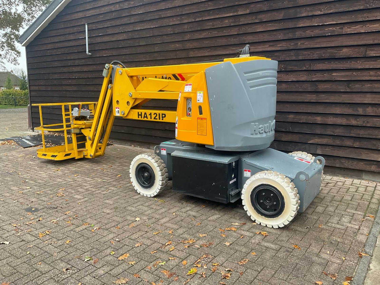 Haulotte HA12IP - Emelő: 2 kép. Haulotte HA12IP - Emelő: 2 kép.