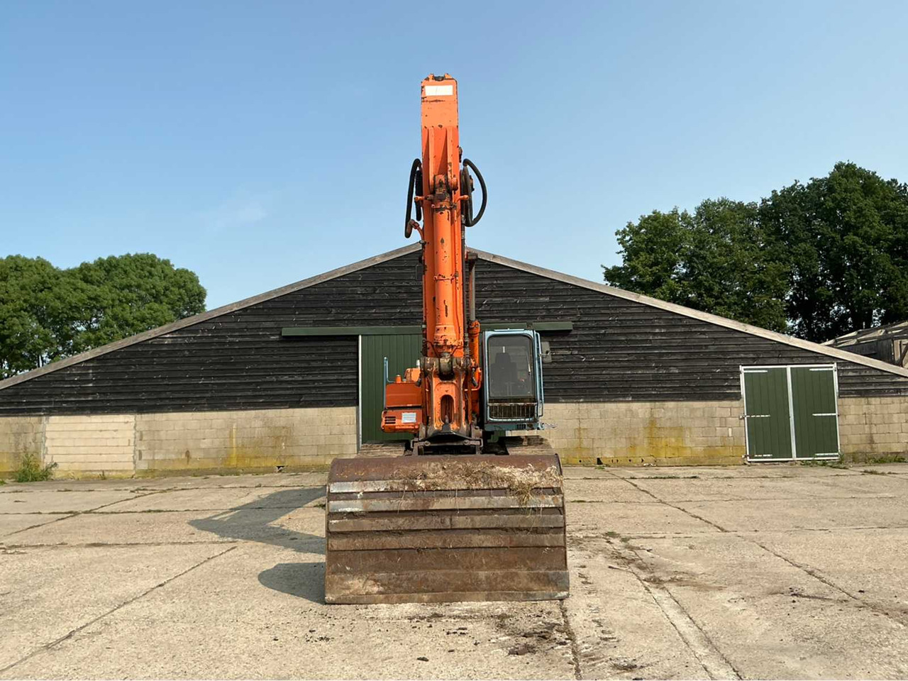 Hitachi EX300-3 - Lánctalpas kotró: 2 kép. Hitachi EX300-3 - Lánctalpas kotró: 2 kép.