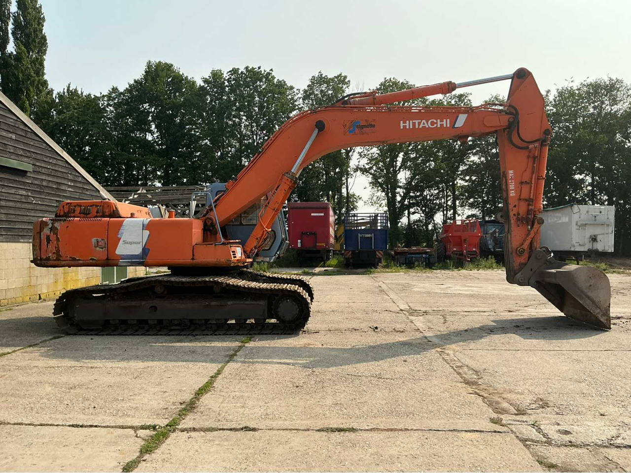 Hitachi EX300-3 - Lánctalpas kotró: 4 kép. Hitachi EX300-3 - Lánctalpas kotró: 4 kép.