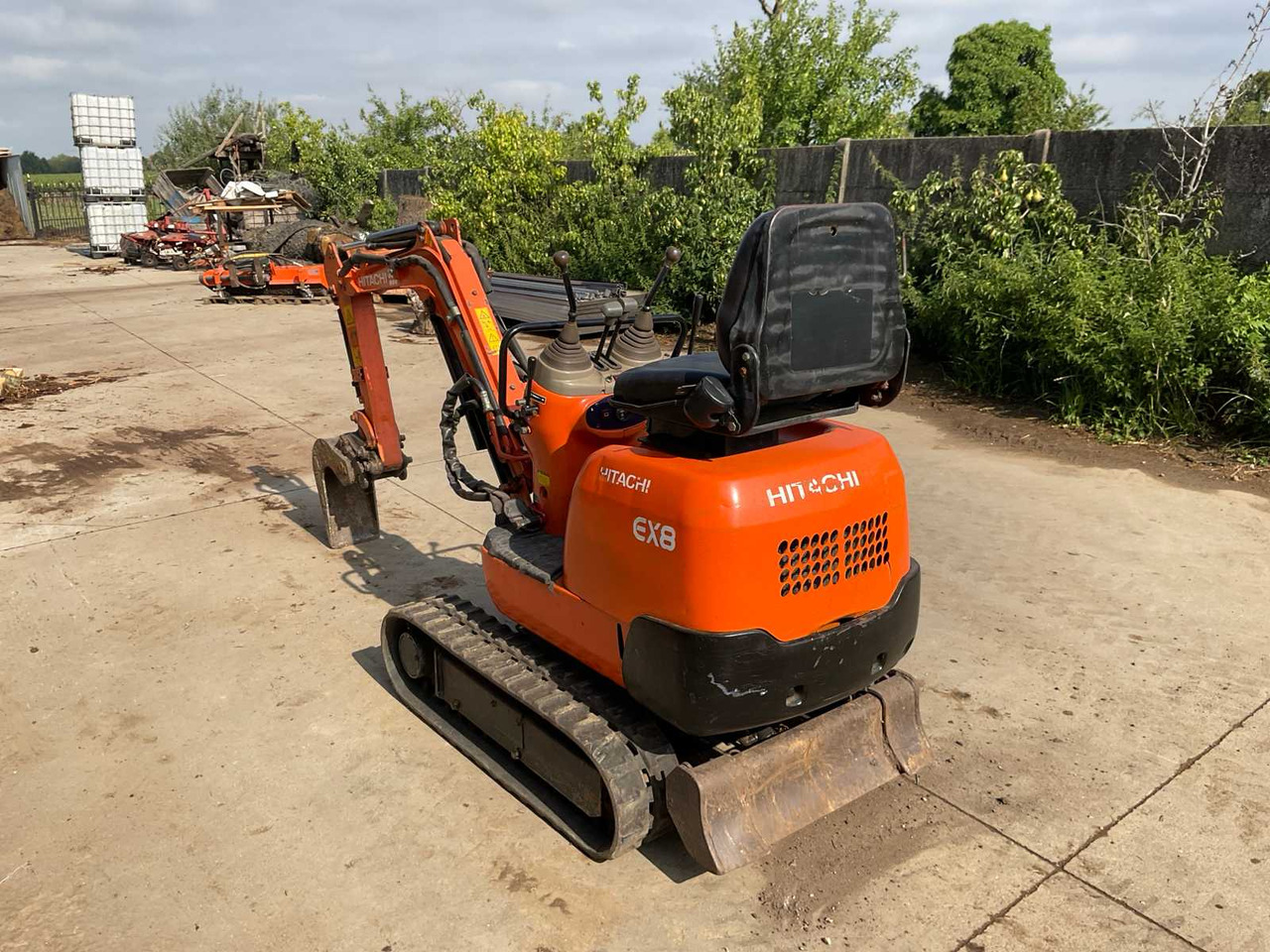 Hitachi EX8-2B - Minikotró: 4 kép. Hitachi EX8-2B - Minikotró: 4 kép.