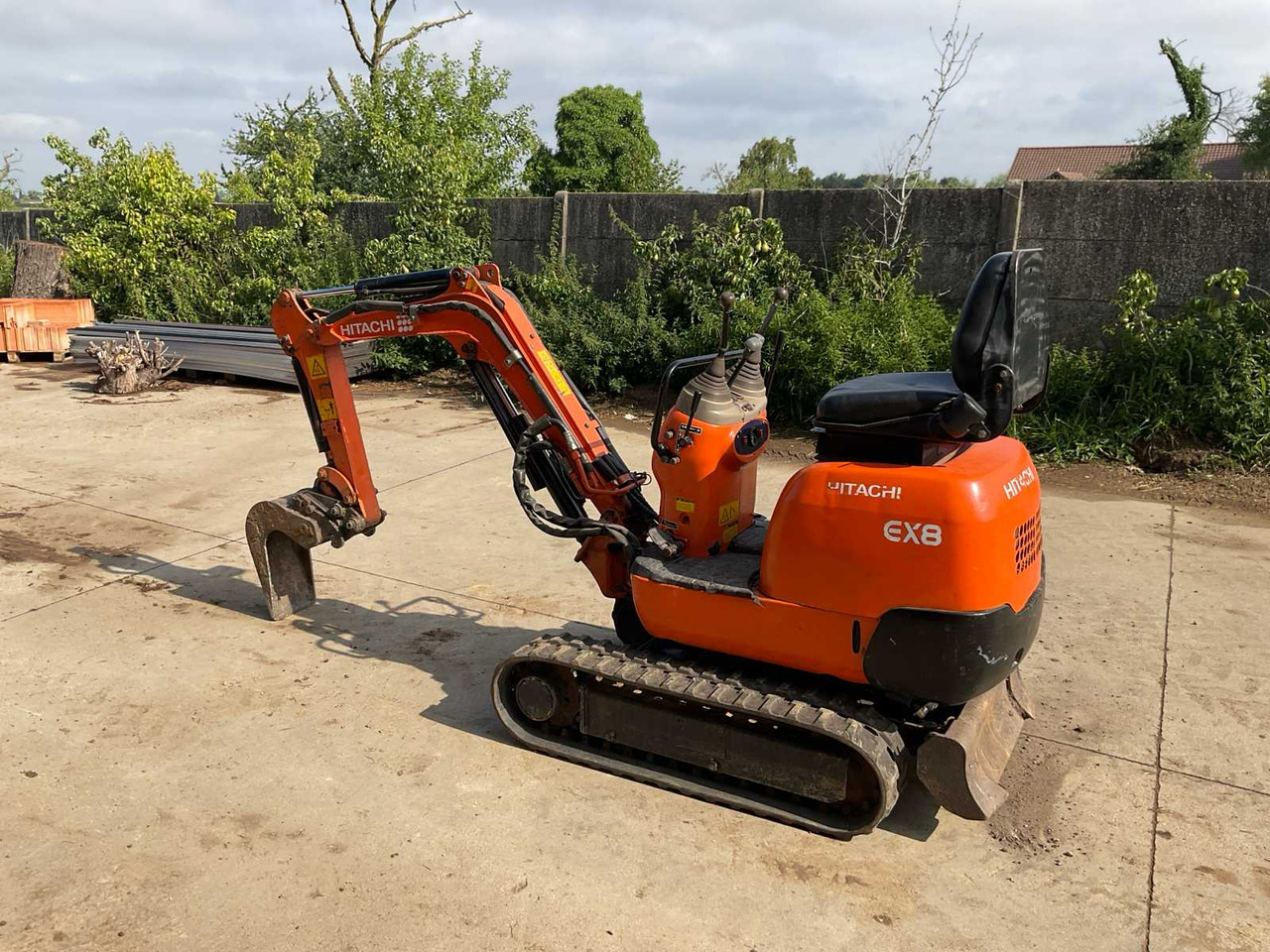 Hitachi EX8-2B - Minikotró: 3 kép. Hitachi EX8-2B - Minikotró: 3 kép.