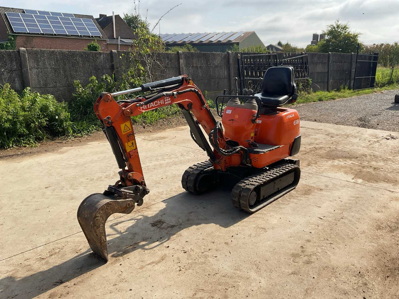 Hitachi EX8-2B - Minikotró: 1 kép. Hitachi EX8-2B - Minikotró: 1 kép.