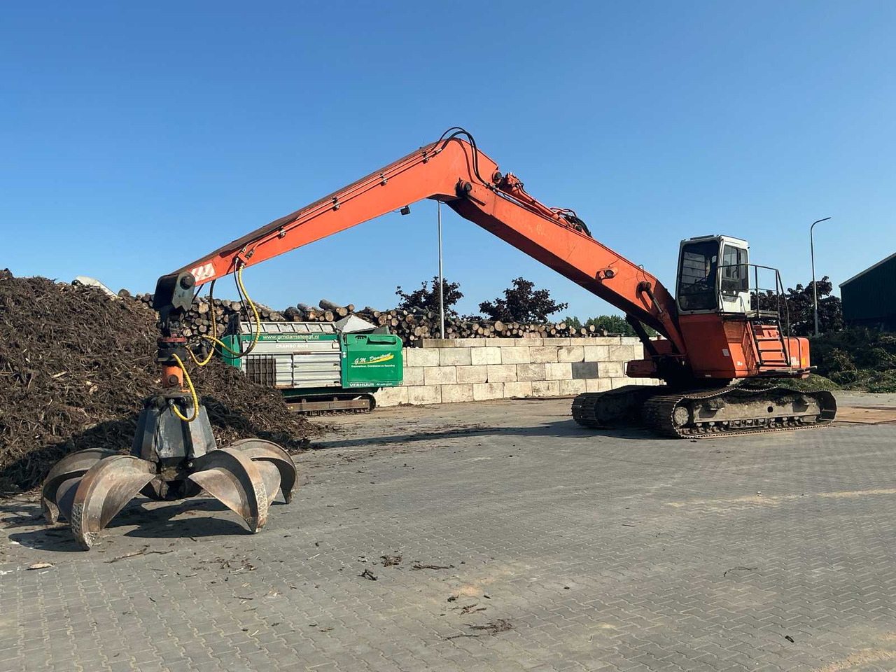 Hitachi FH330LC3 - Lánctalpas kotró: 1 kép. Hitachi FH330LC3 - Lánctalpas kotró: 1 kép.