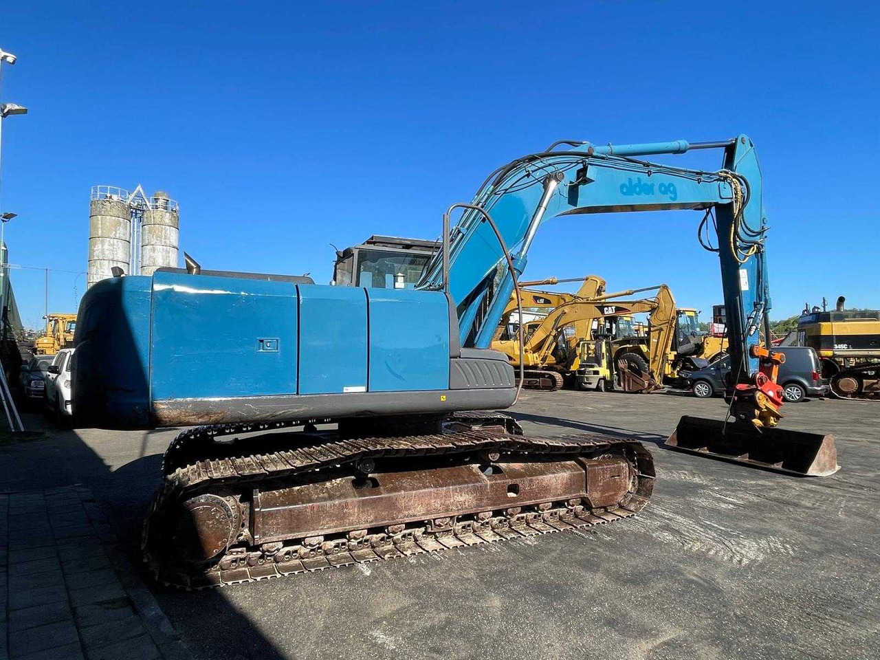 Hitachi ZX250LCN-3 - Lánctalpas kotró: 5 kép. Hitachi ZX250LCN-3 - Lánctalpas kotró: 5 kép.