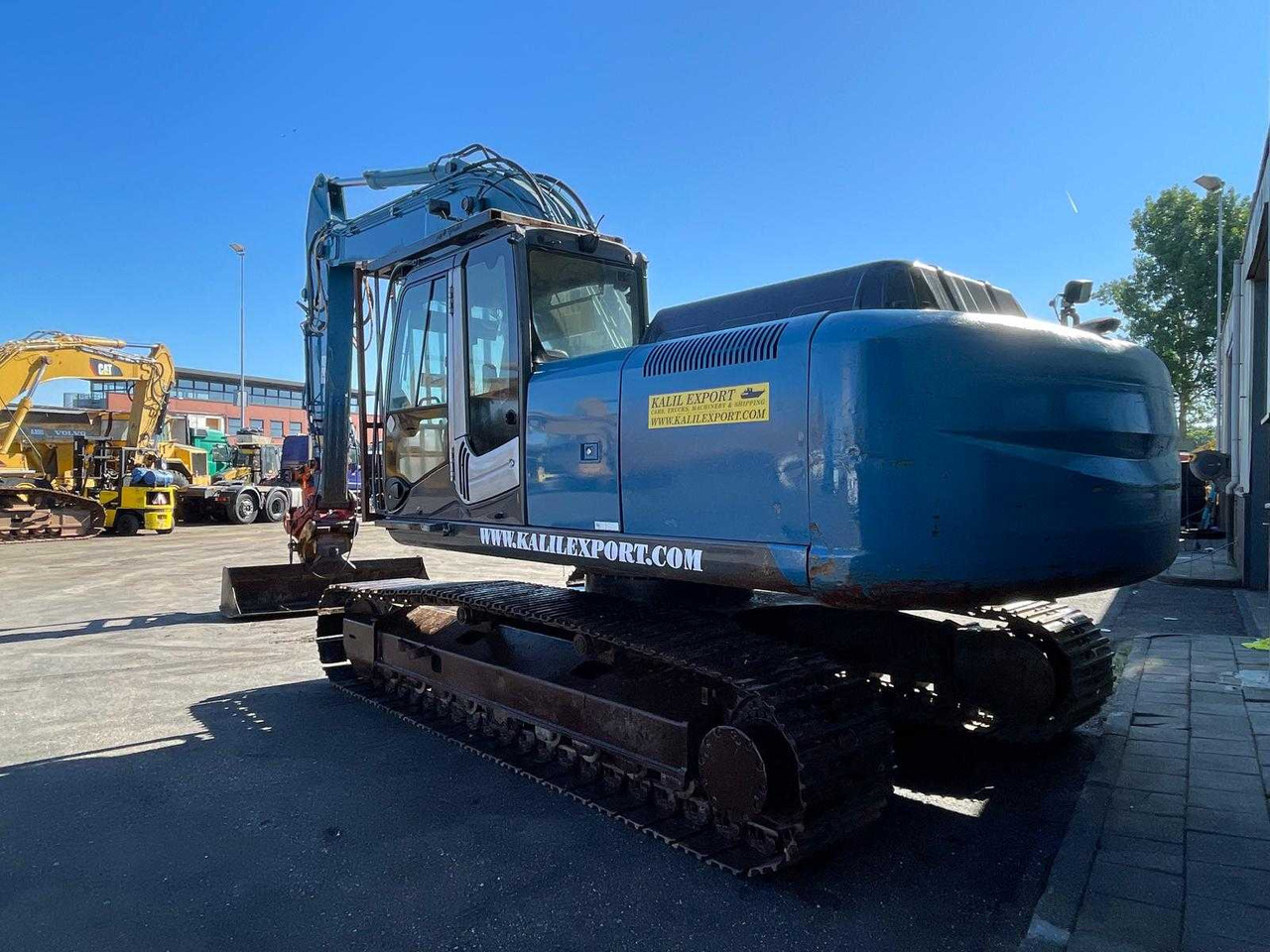 Hitachi ZX250LCN-3 - Lánctalpas kotró: 4 kép. Hitachi ZX250LCN-3 - Lánctalpas kotró: 4 kép.