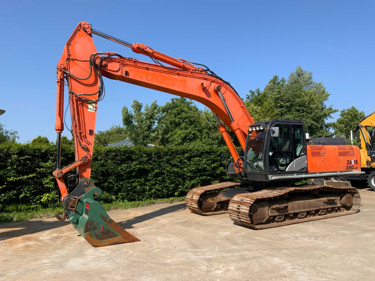 Hitachi ZX350LC-5B - Lánctalpas kotró: 1 kép. Hitachi ZX350LC-5B - Lánctalpas kotró: 1 kép.
