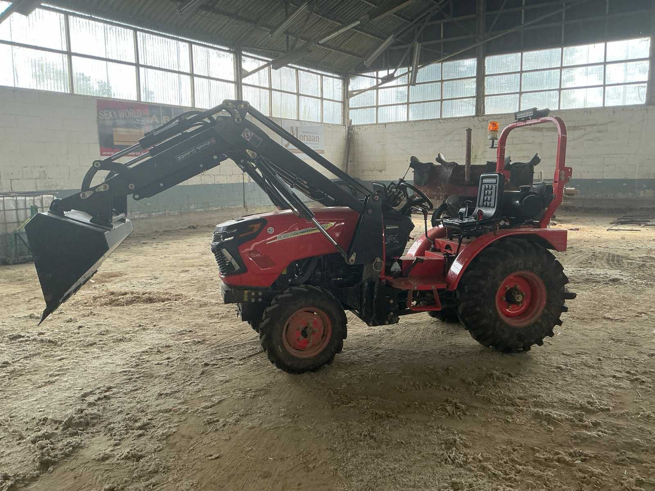 Hobbytractor 350D - Kistraktor: 4 kép. Hobbytractor 350D - Kistraktor: 4 kép.