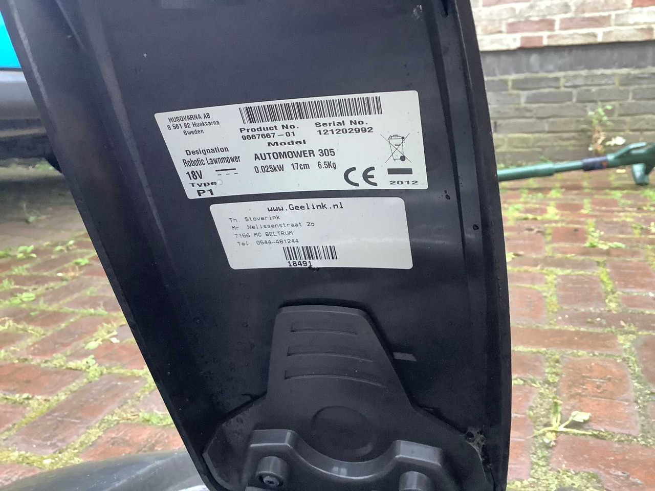 Husqvarna 305 - Kerti fűkasza: 3 kép. Husqvarna 305 - Kerti fűkasza: 3 kép.