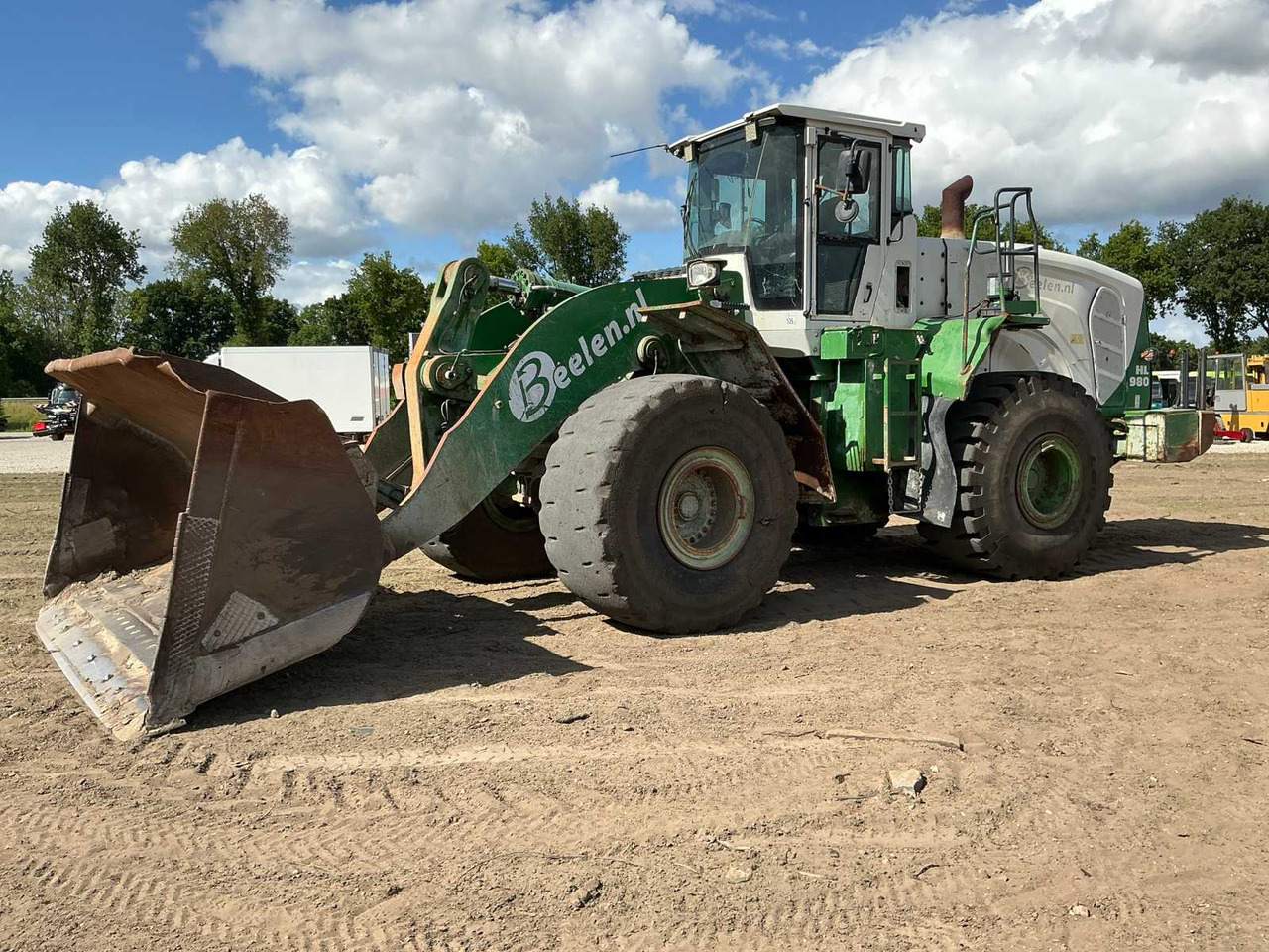 Hyundai HL980 - Gumikerekes homlokrakodó: 1 kép. Hyundai HL980 - Gumikerekes homlokrakodó: 1 kép.