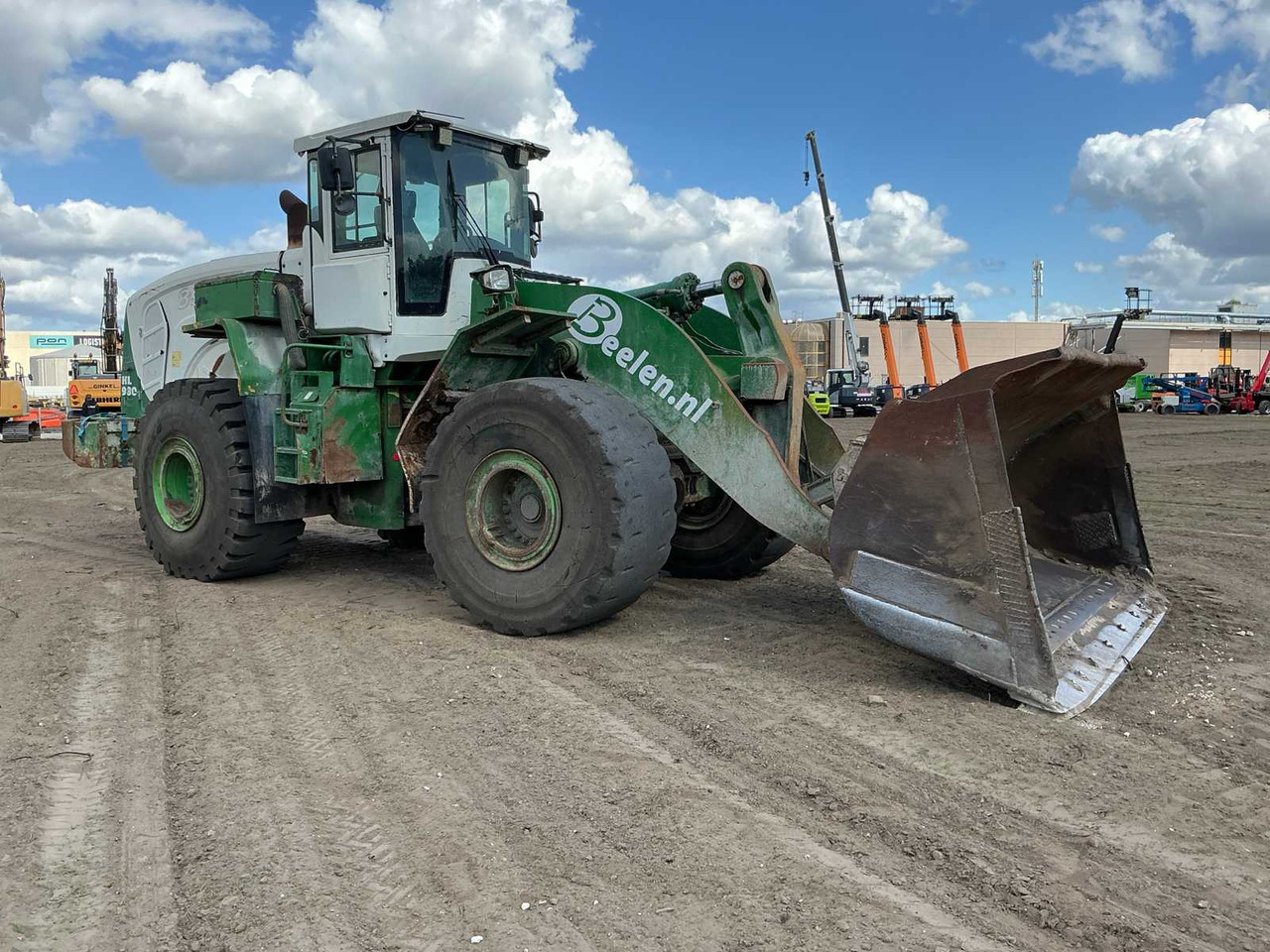 Hyundai HL980 - Gumikerekes homlokrakodó: 5 kép. Hyundai HL980 - Gumikerekes homlokrakodó: 5 kép.
