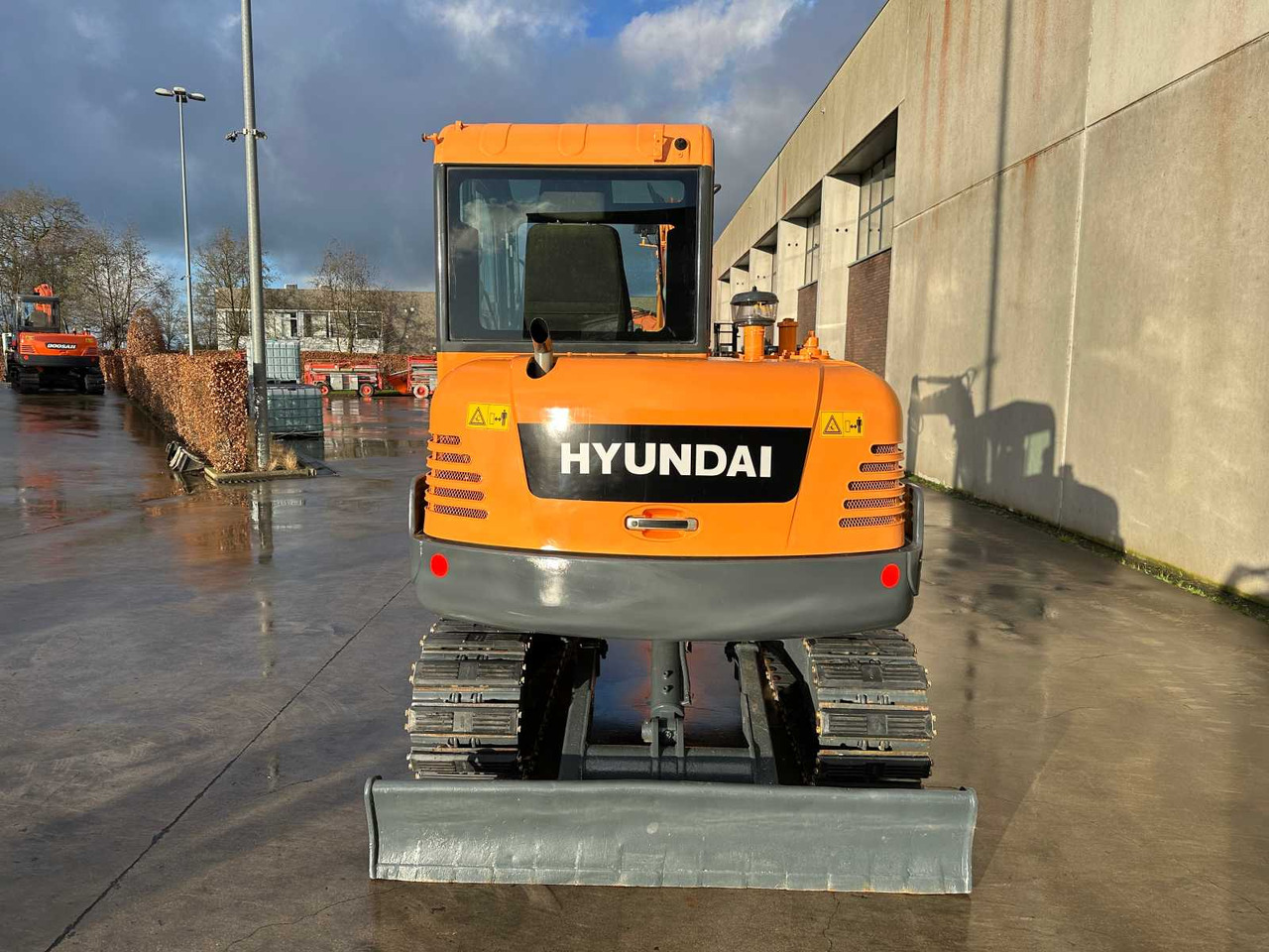 Hyundai R60VS - Lánctalpas kotró: 5 kép. Hyundai R60VS - Lánctalpas kotró: 5 kép.