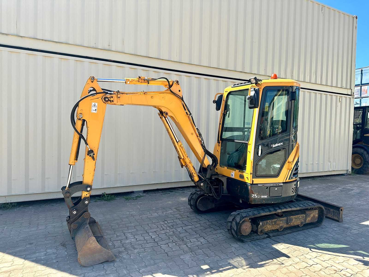 Hyundai Robex25Z-9AK - Minikotró: 5 kép. Hyundai Robex25Z-9AK - Minikotró: 5 kép.