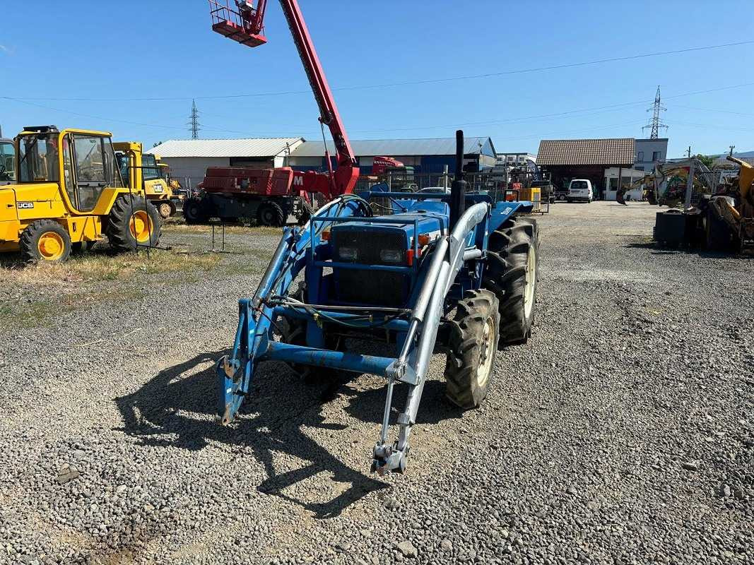 ISEKI 4-WHEEL DRIVE TRACTOR - Traktor: 3 kép. ISEKI 4-WHEEL DRIVE TRACTOR - Traktor: 3 kép.