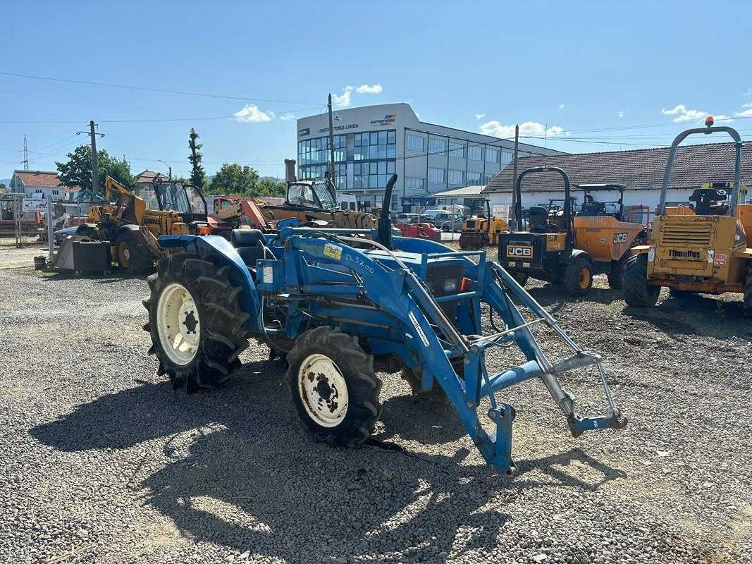 ISEKI 4-WHEEL DRIVE TRACTOR - Traktor: 4 kép. ISEKI 4-WHEEL DRIVE TRACTOR - Traktor: 4 kép.