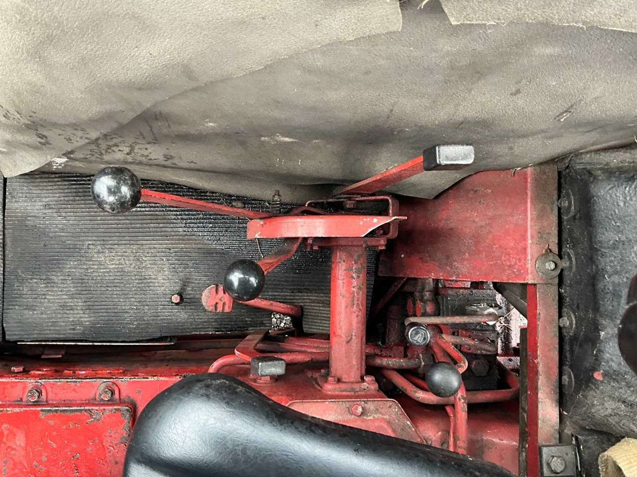 Traktor International 644: 34 kép. Traktor International 644: 34 kép.