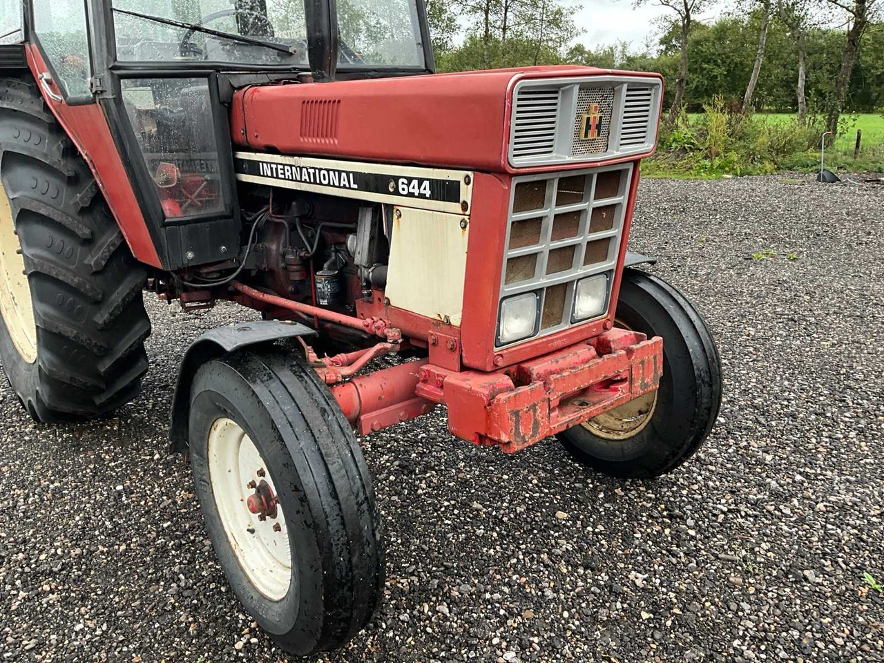 Traktor International 644: 12 kép. Traktor International 644: 12 kép.