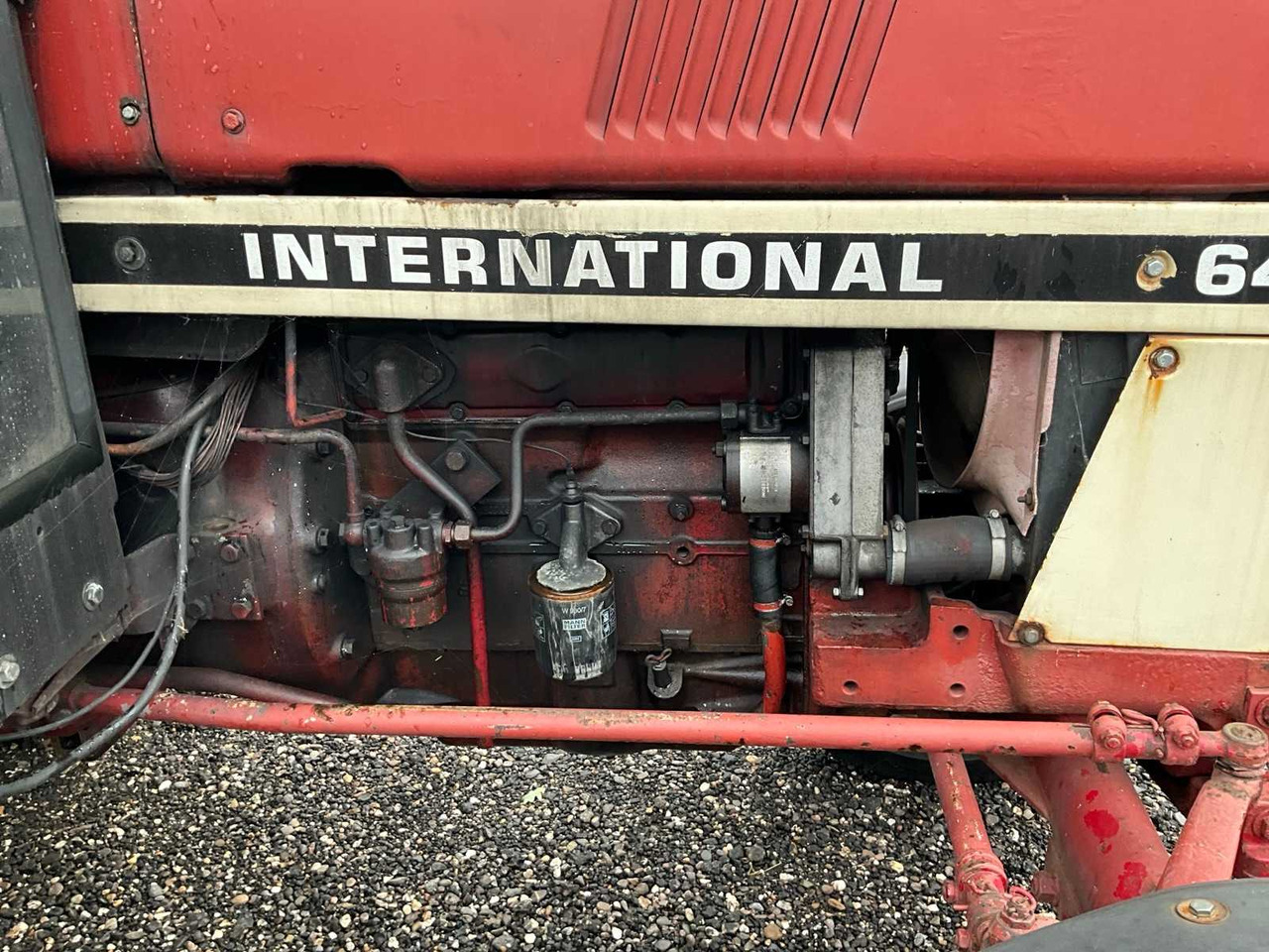 Traktor International 644: 16 kép. Traktor International 644: 16 kép.