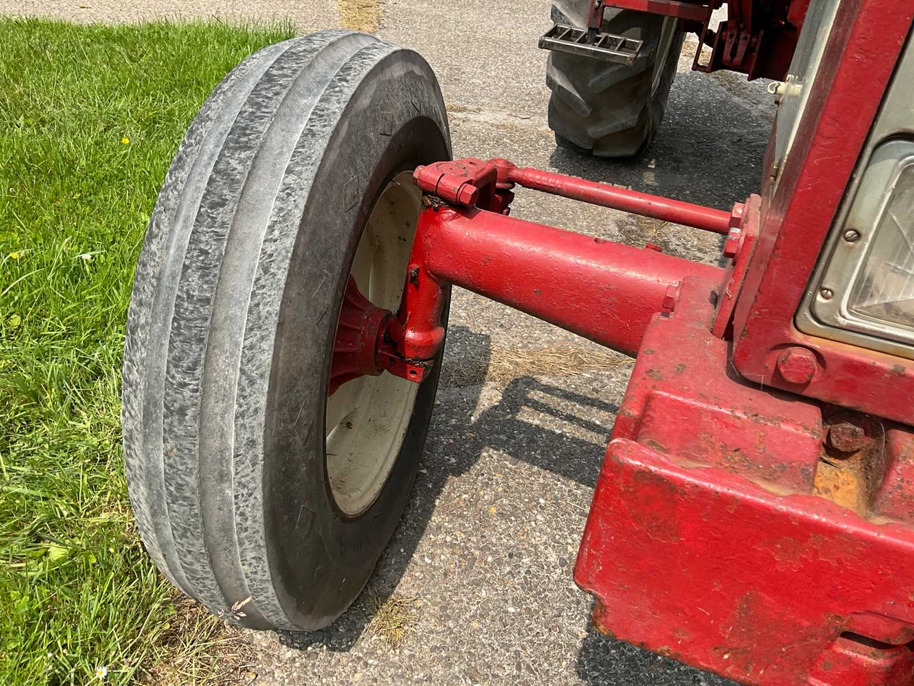 Traktor International 844-S: 16 kép.