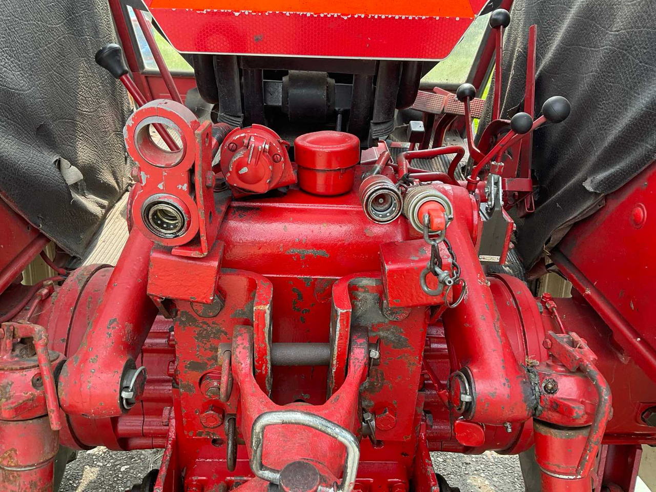 Traktor International 844-S: 10 kép.