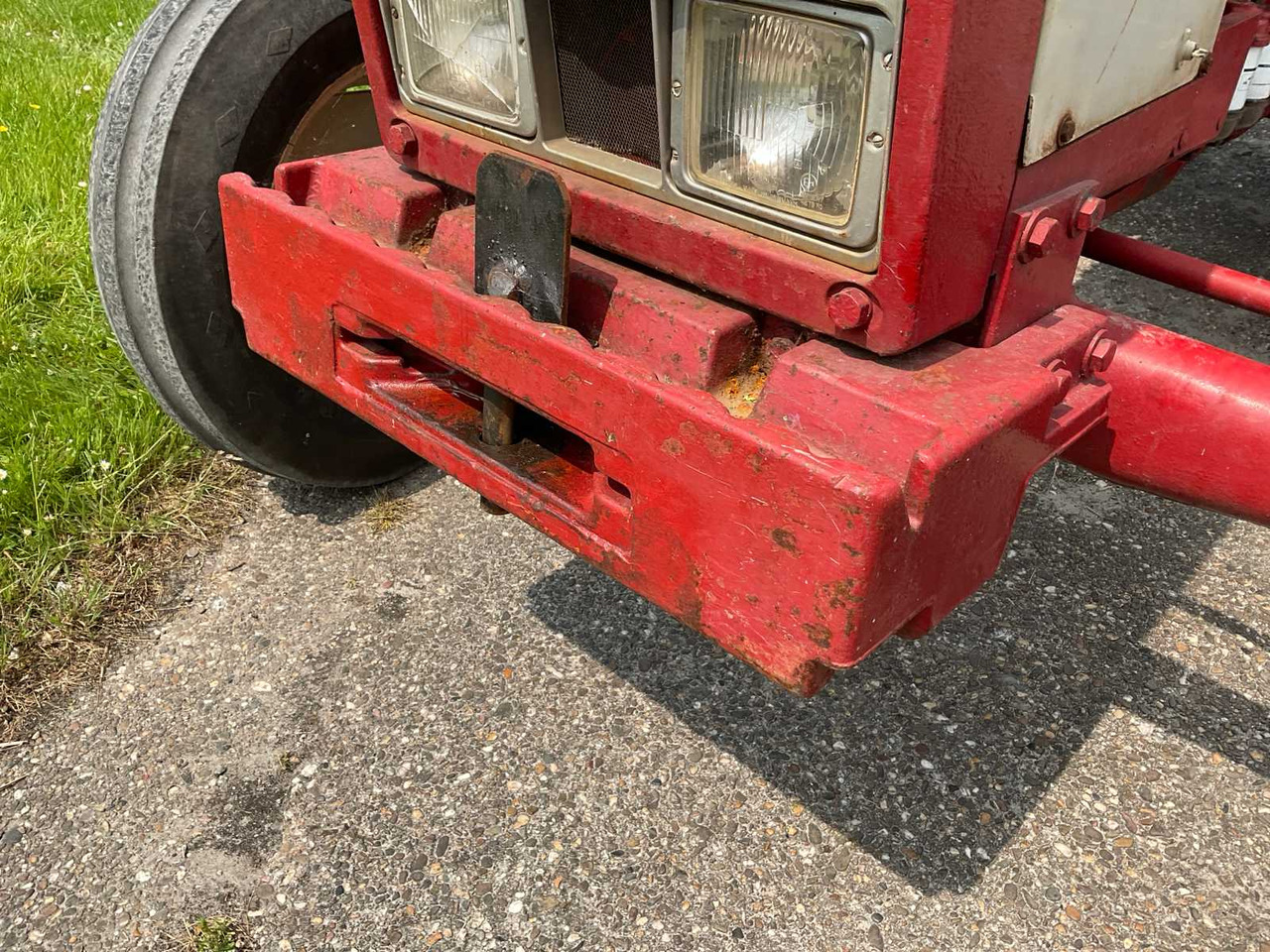 Traktor International 844-S: 14 kép.