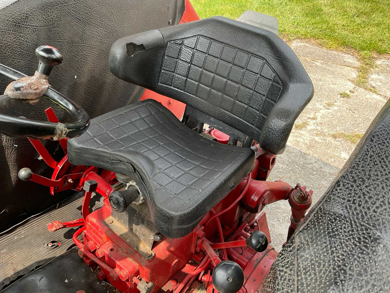 Traktor International 844-S: 18 kép.