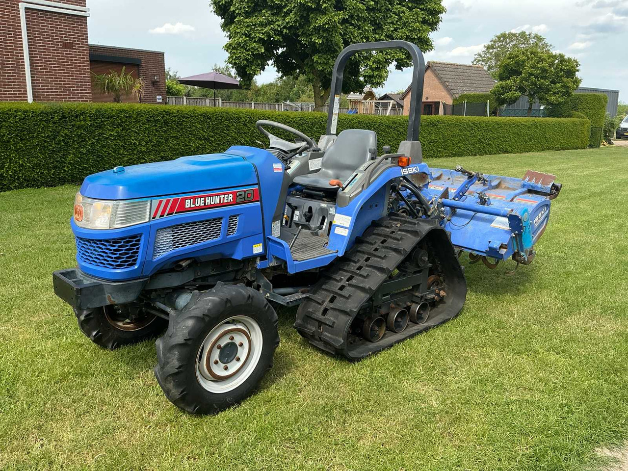 Iseki Blue Hunter 20 - Kistraktor: 1 kép. Iseki Blue Hunter 20 - Kistraktor: 1 kép.