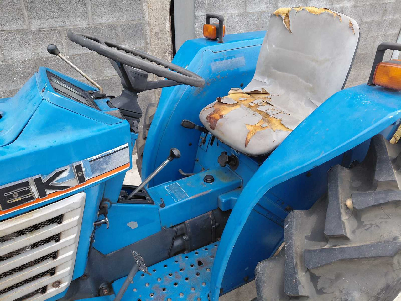 Iseki TL2500 - Kistraktor: 5 kép. Iseki TL2500 - Kistraktor: 5 kép.