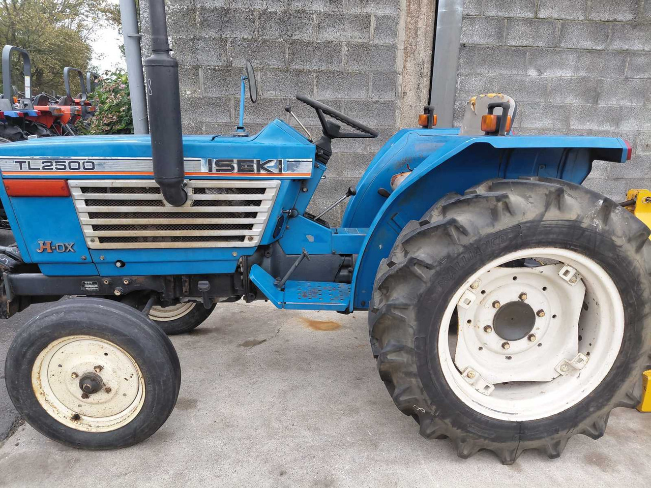 Iseki TL2500 - Kistraktor: 1 kép. Iseki TL2500 - Kistraktor: 1 kép.