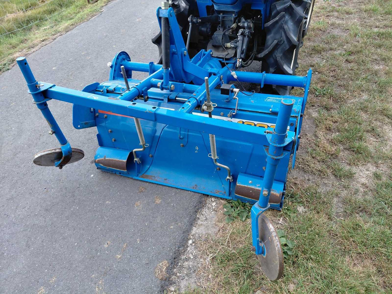 Iseki TU145 D - Kistraktor: 4 kép. Iseki TU145 D - Kistraktor: 4 kép.