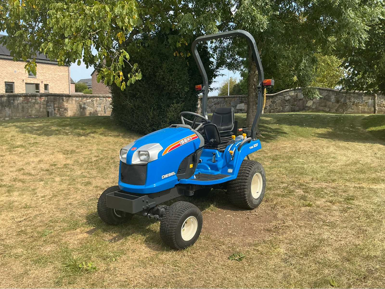 Iseki TXG 237 - Traktor: 1 kép. Iseki TXG 237 - Traktor: 1 kép.